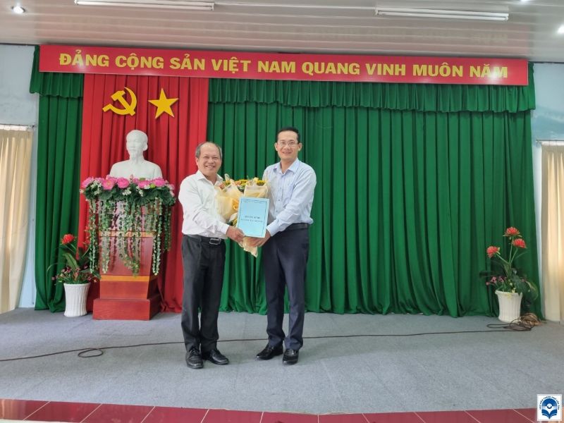 Công bố và trao Quyết định bổ nhiệm đồng chí Lê Thanh Bình giữ chức vụ Giám đốc Thư viện thành phố Cần Thơ