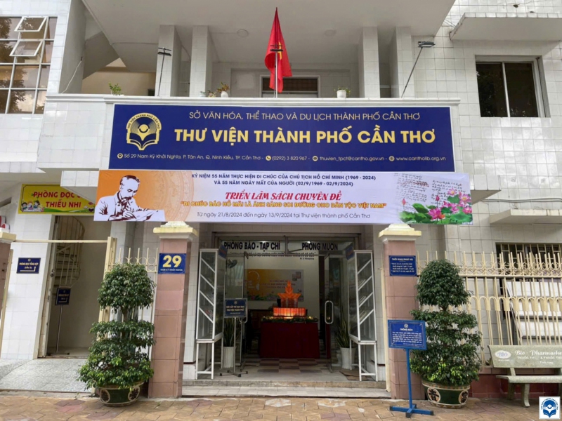 TRIỂN LÃM SÁCH CHUYÊN ĐỀ “DI CHÚC BÁC HỒ MÃI LÀ ÁNH SÁNG SOI ĐƯỜNG CHO DÂN TỘC VIỆT NAM”