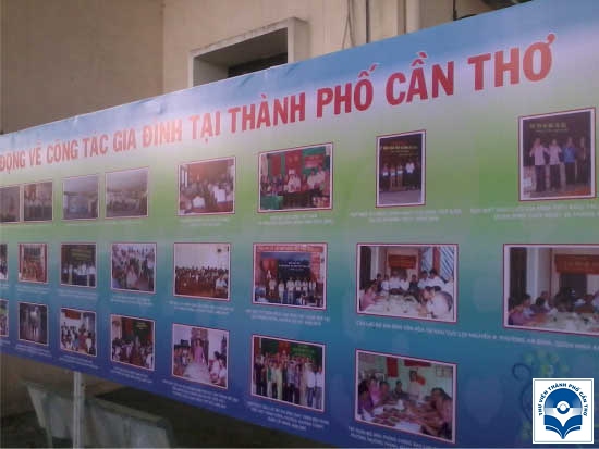 Triển lãm sách và hình ảnh chào mừng Năm Gia đình Việt Nam 2013