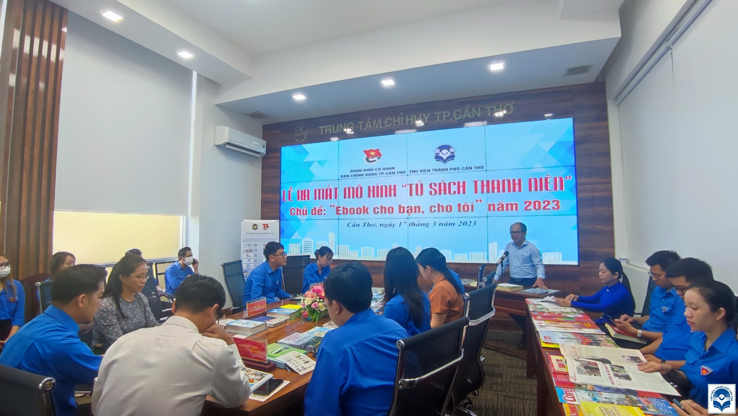 Ông Lê Thanh Bình – Giám đốc Thư viện thành phố Cần Thơ phát biểu tại lễ ra mắt  mô hình “Tủ sách thanh niên" chủ đề “Ebook cho bạn, cho tôi"