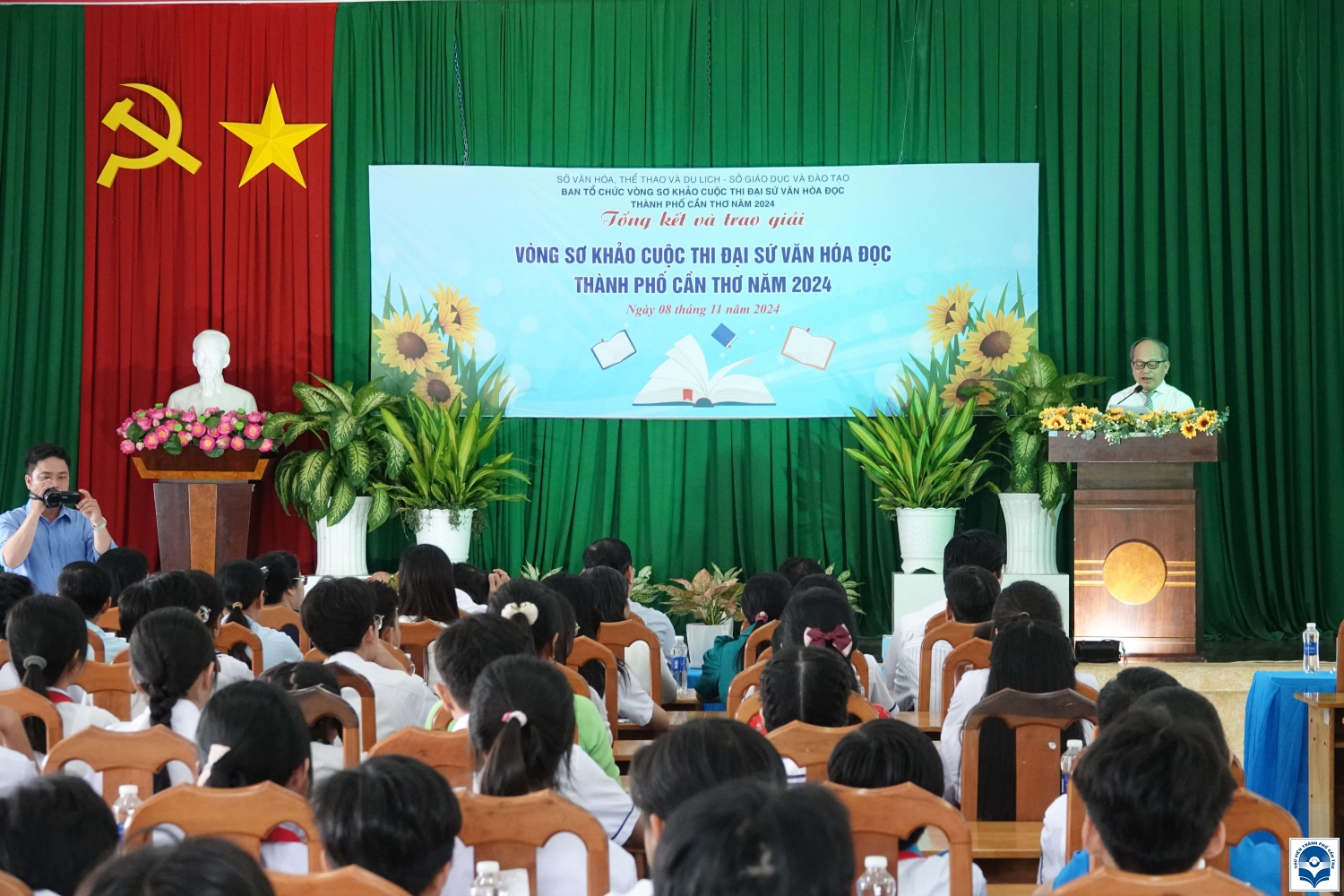 Ông Lê Thanh Bình, Giám đốc Thư viện thành phố, Trưởng Ban Giám khảo Vòng Sơ khảo Cuộc thi Đại sứ Văn hóa đọc TP. Cần Thơ năm 2024, báo cáo tổng kết tại Chương trình