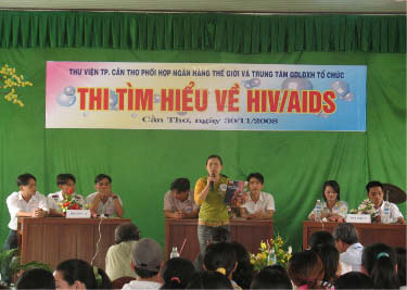 Thư viện TP. Cần Thơ phối hợp Ngân hàng Thế giới và Trung tâm Giáo dục Lao động xã hội TP. Cần Thơ tổ chức triển lãm sách báo, Thi hỏi đáp tìm hiểu về HIV/AISD