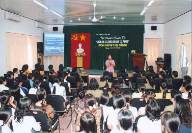 Thư viện TP. Cần Thơ tổ chức sinh hoạt chuyên đề “Chăm sóc sức khỏe sinh sản của phụ nữ” và hướng dẫn các bài tập Yoga thẩm mỹ