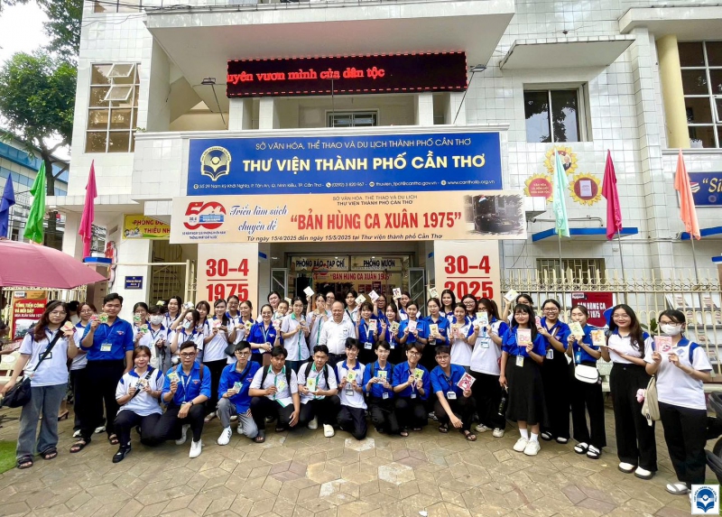 Thư viện thành phố tổ chức chuỗi hoạt động chào mừng kỷ niệm 50 năm ngày giải phóng hoàn toàn miền Nam, thống nhất đất nước (30/4/1975 – 30/4/2025)