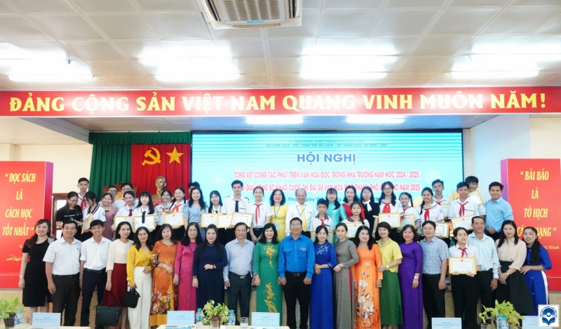 TỔNG KẾT PHÁT TRIỂN VĂN HÓA ĐỌC TRONG NHÀ TRƯỜNG VÀ TRAO GIẢI ĐẠI SỨ VĂN HÓA ĐỌC NĂM 2025